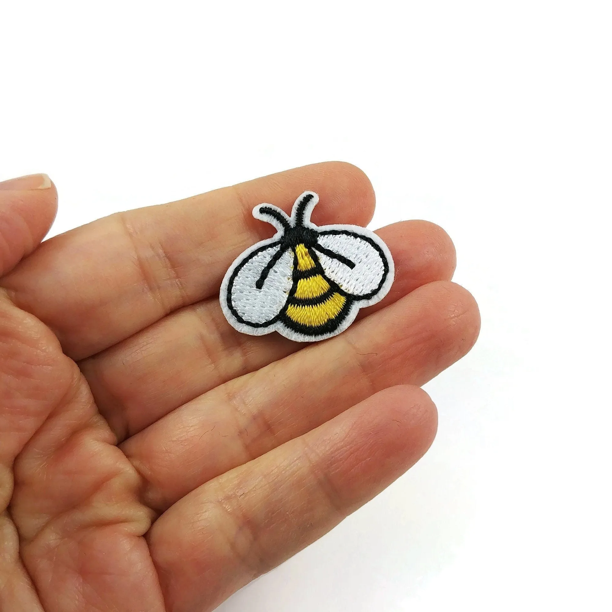 Cute little bee embroidered iron on patch