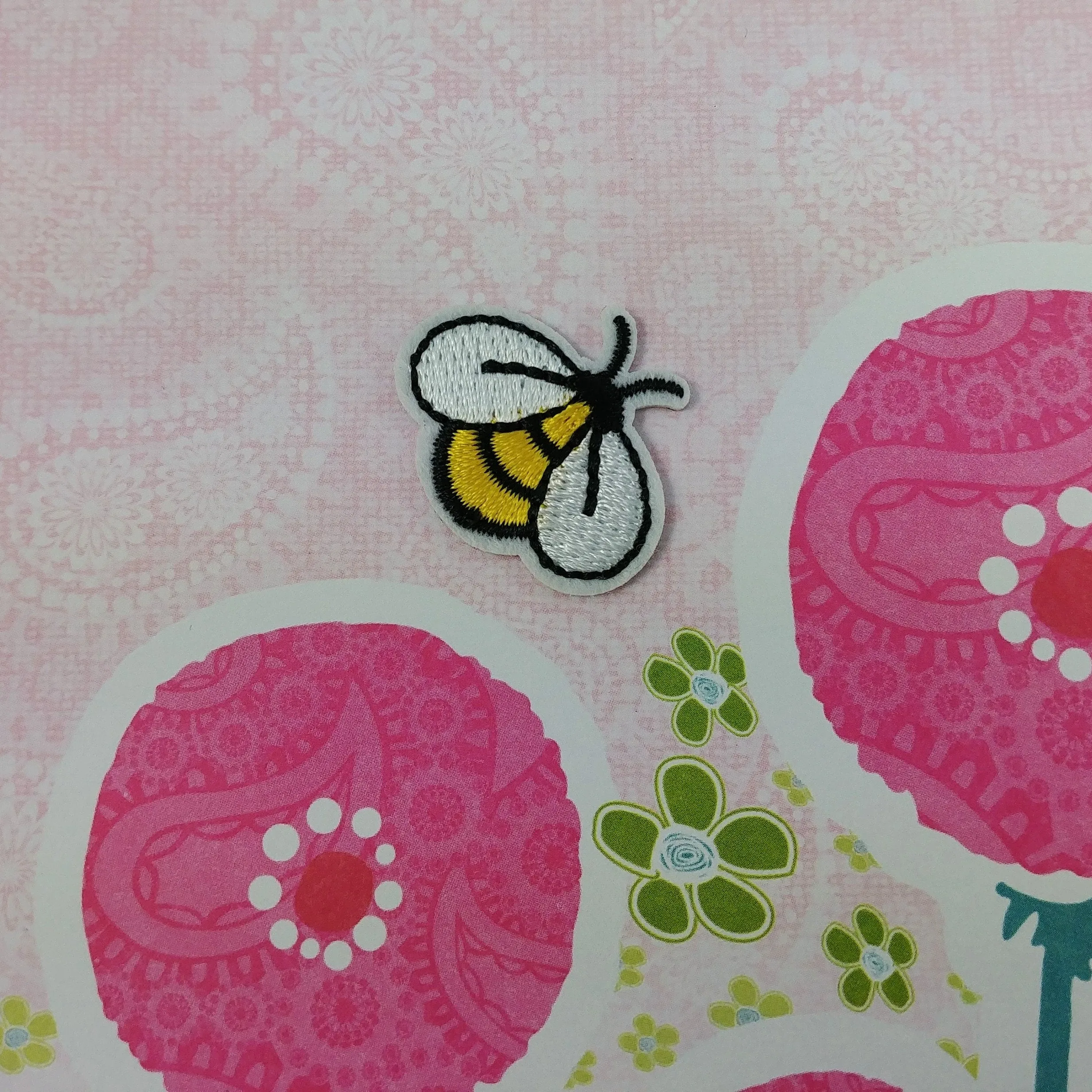 Cute little bee embroidered iron on patch